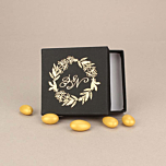 Μπομπονιέρα γάμου μαύρο χάρτινο κουτί με χρυσά μονογράμματα