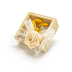 Μπομπονιέρα γάμου ξύλινο κουτάκι με σατέν λουλούδι